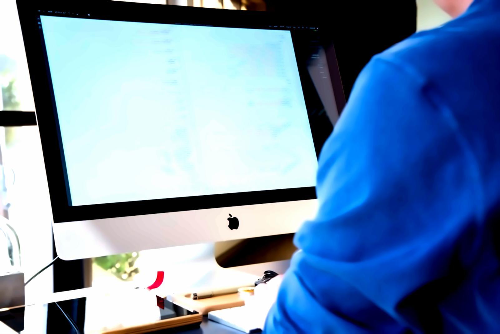 Espacio de trabajo de diseño 3D en Glowwormex con herramientas profesionales